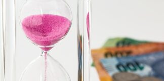Jaka jest zaletą pracy z systemem kontroli wersji typu Distributed?